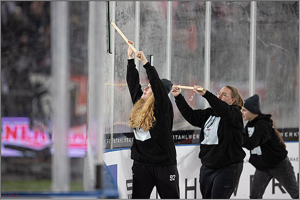 PENNY DEL;  Kölner Haie - Fischtown Pinguins; Köln, 22.12.2022